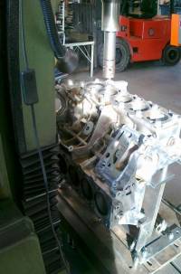 Ausbohren eines V10 - Dieselmotors VW Touareg